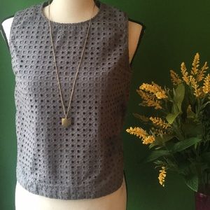 Gap square eyelet top